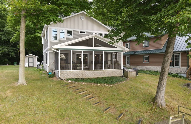 Beautiful Diamond Island 4-bedroom house with Private Dock, AC, and WiF