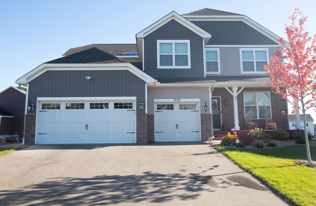 BEAUTIFUL EXECUTIVE SUITE IN A RESIDENTIAL HOME