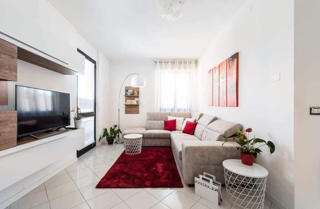 Beautiful flat with wide terrace, Wi-fi, private parking and bikes.