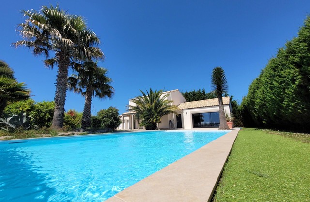 Beautiful villa by the sea in an exceptional setting