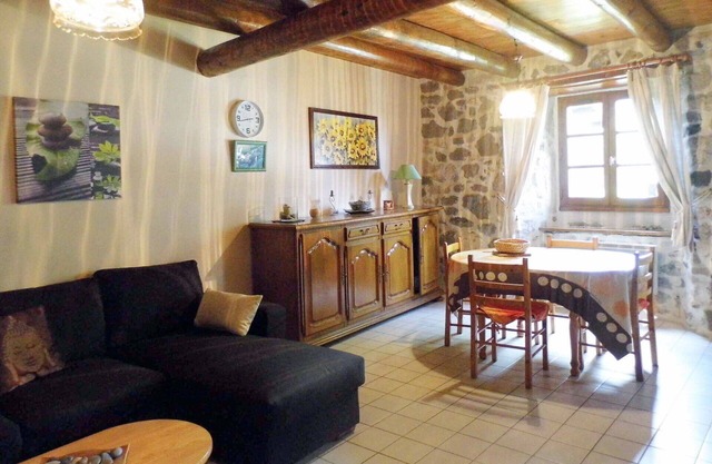 Beautiful private villa for 6 people with WIFI, TV, terrace, pets allowed and parking