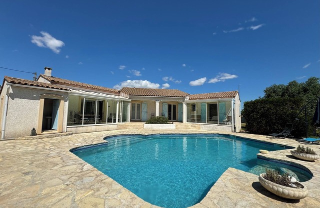 Beautiful single-storey house in the heart of Le Somail
