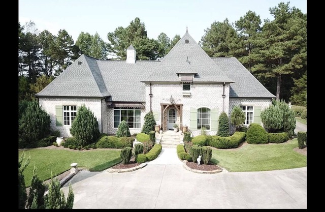 Beautiful French country style Villa within 10 min of downtown Laurel!!!!