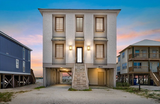 Beautiful Gulf Front Beach House - 7 Bedrooms, 6 Bathrooms