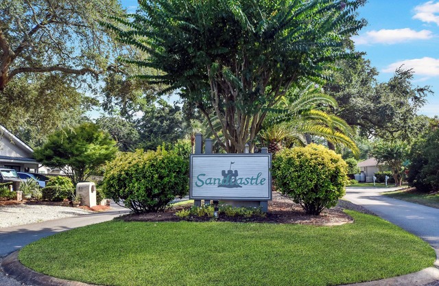 Beautiful home in the south end of St Simons Island