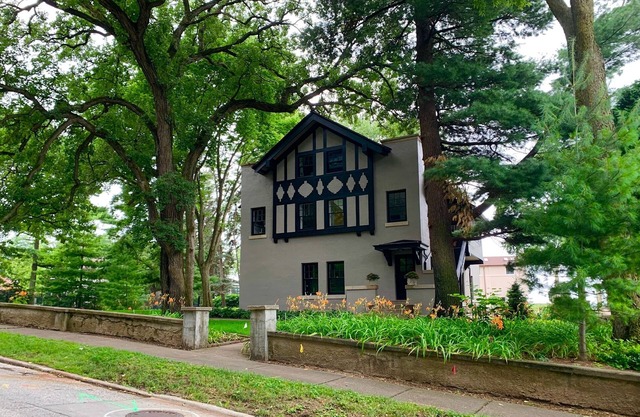 Beautiful historic Carriage House in exclusive McClellan Heights