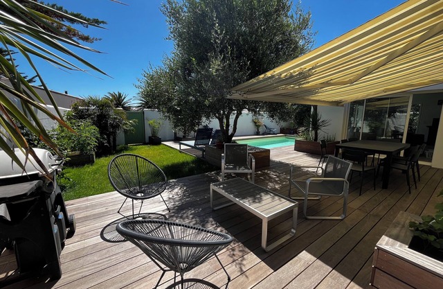 Beautiful house with a pool just 50 meters from the beach.