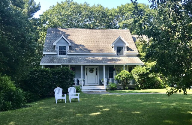 Beautiful 'Home away from Home'’-Just 2.5 Miles from 4 Fabulous Beaches.