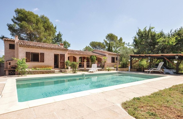 Beautiful home in St. Paul en Foret