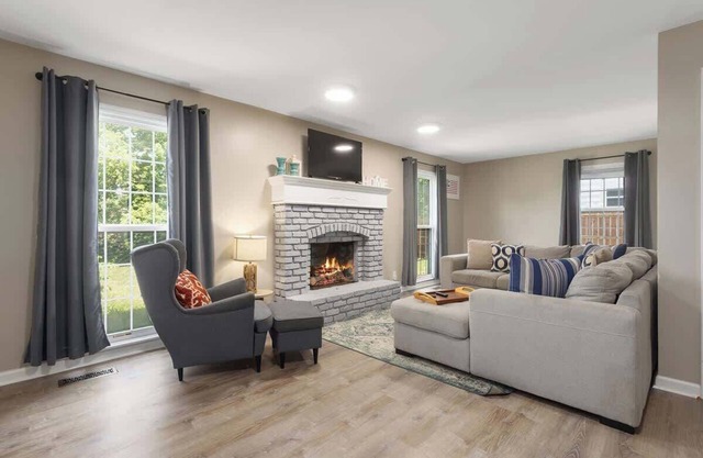 Beautiful Home Great for Families KingBeds+Arcade