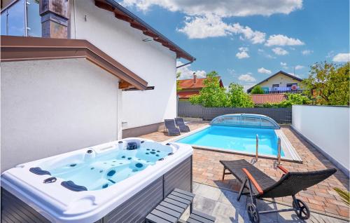 Beautiful Home In Dugo Selo