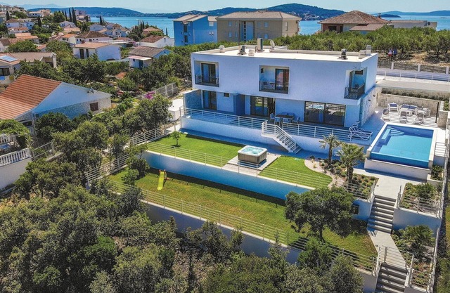Beautiful home in Seget Vranjca