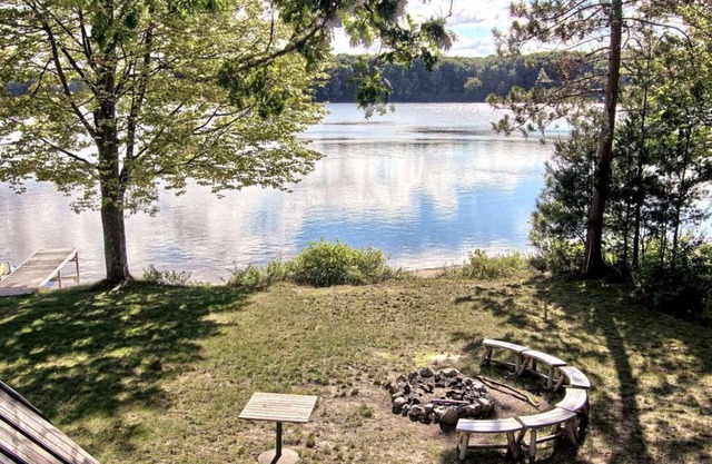 Beautiful Home on Bass Lake Four Seasons