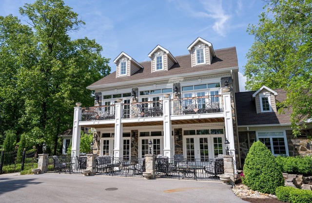 Beautiful Home with Hot Tub, Community Pool, and Screened in Porch