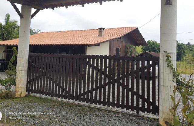 Beautiful house in place. It is 6 kilometers to Piçarras Beach.