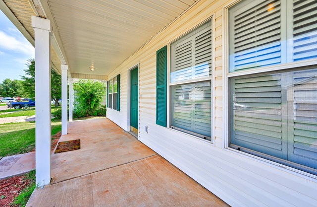 Beautiful house in quiet neighborhood just off I-40.
