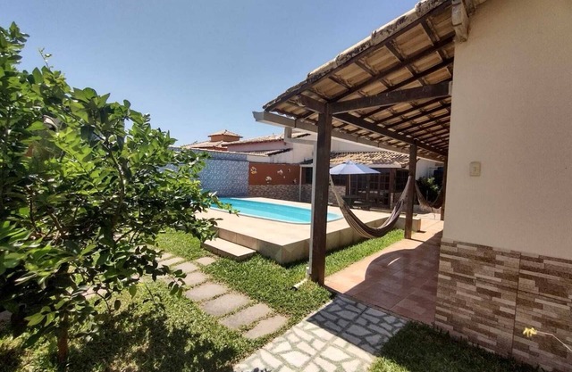 Beautiful house with swimming pool, close to the beach.