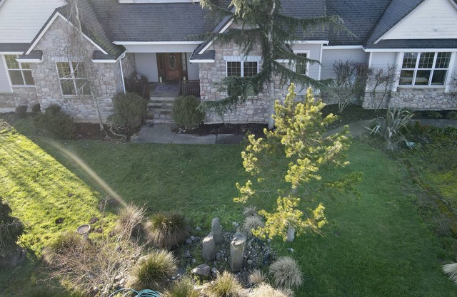 Beautiful huge home for 10 guests on a horse farm with fantastic views!