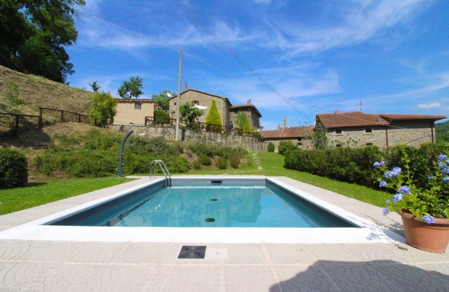 Beautiful apartment for 4 people with private pool, WIFI, TV and pets allowed