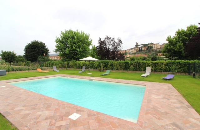 Beautiful private villa for 6 people with private pool, WIFI, A/C, TV and terrace, close to Cort.