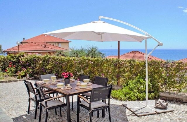 Beautiful apartment for 6 people with WIFI, TV, terrace, pets allowed and parking