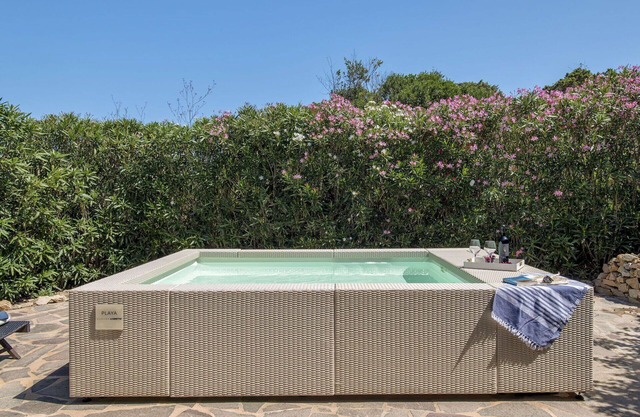Beautiful private villa for 6 people with A/C, WIFI, private pool, TV and terrace