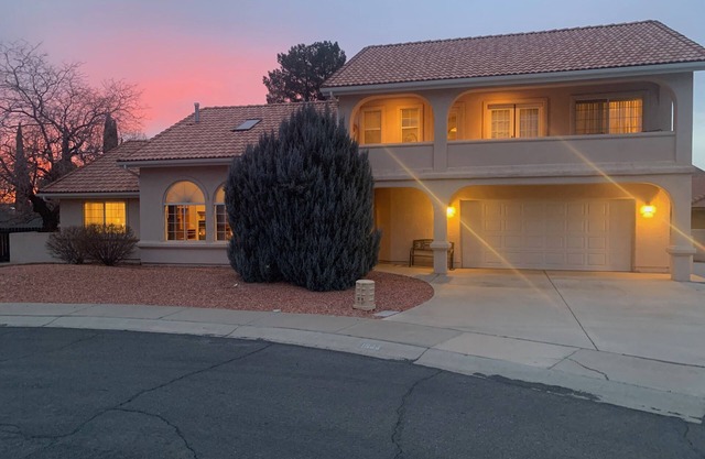 Beautiful Lake Powell Custom Vacation Home