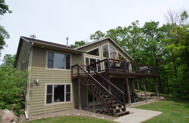 Beautiful lakehome on picturesque Cedar Lake!
