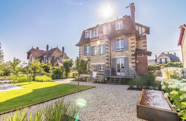 Beautiful listed Norman villa close to Deauville with landscaped garden