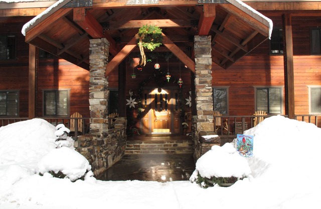 Beautiful lodge in a serene mountain setting on the Bull River