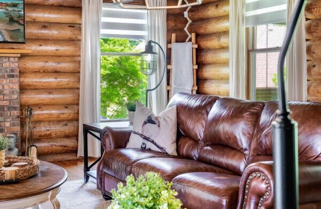 Beautiful Log House with Fire Pit