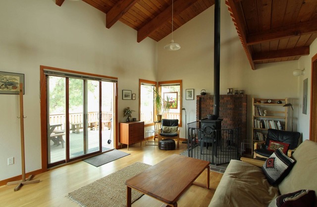 Beautiful Meadow Views | Walk to Town | Sisters OR Vacation Cabin