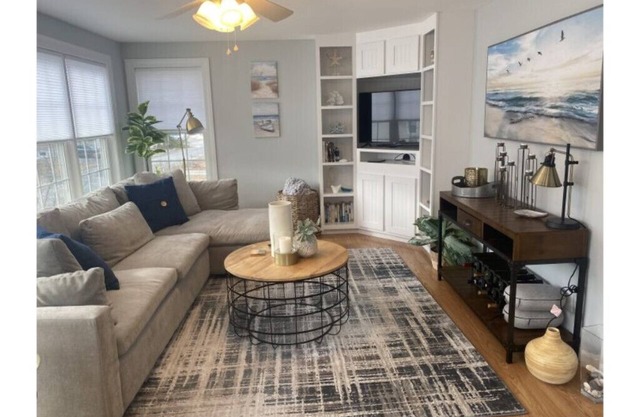Beautiful, modern, spacious cottage just steps to the beach!