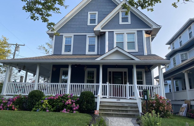 Beautiful modern Victorian home with a 14’x21’ Inground salt water pool.