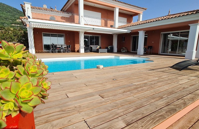 BEAUTIFUL MODERN VILLA WITH SWIMMING POOL sea view 400 m from the beach