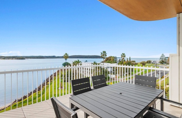 Beautiful new apartment with stunning views in the heart of town