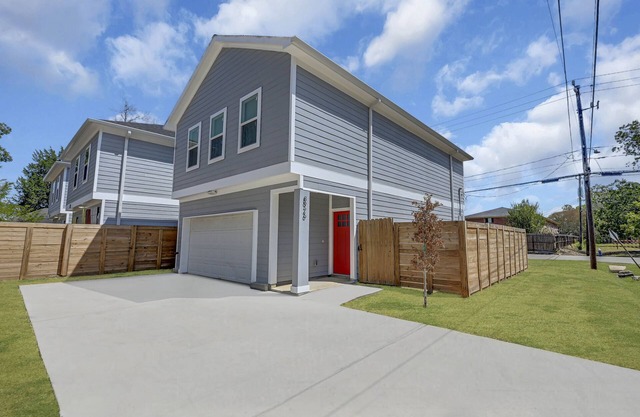 Beautiful new home very close to a lot of restaurants and shops. Ni