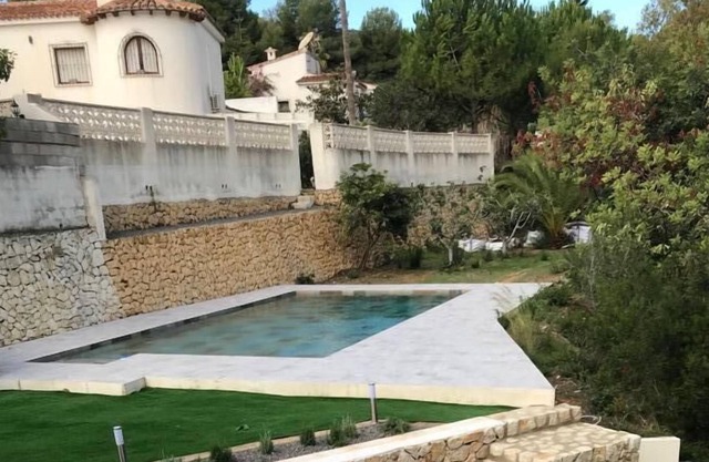 BEAUTIFUL NEW VILLA WITH OUTDOOR SWIMMING POOL