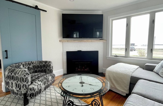 Beautiful Ocean front home - Quiet neighborhood