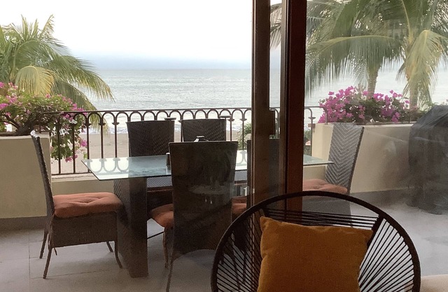 BEAUTIFUL OCEANFRONT CONDO AT VELAS RESORT