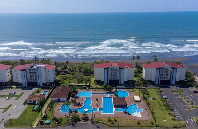 Beautiful oceanfront condominium home with private pool in Puntarenas.