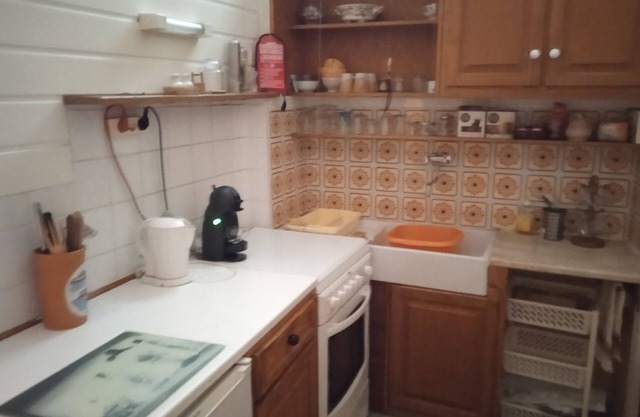 Beautiful one bedroom apartment, village setting, walk to shops