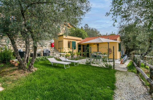 Beautiful private villa for 4 people with pool, A/C, WIFI, TV and panoramic view
