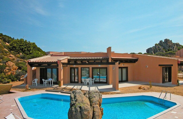 Beautiful private villa for 10 people with WIFI, A/C, private pool, TV and pets allowed