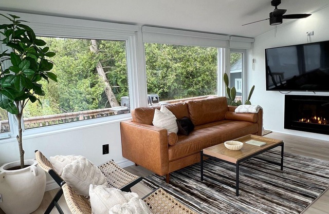 Beautiful Private Lake Retreat - One of a kind!
