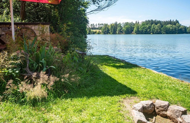 Beautiful private villa for 6 guests with WIFI, TV, patio, pets allowed and parking