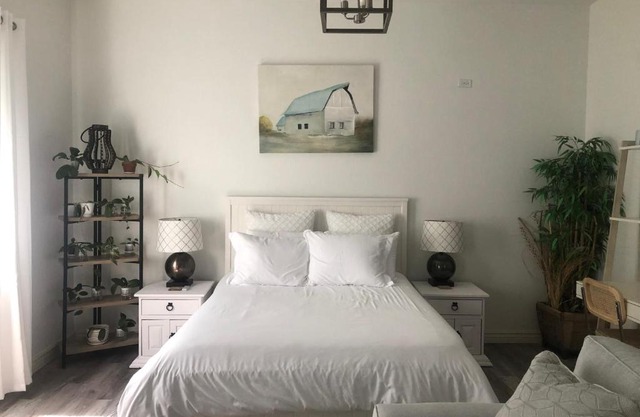 Beautiful Private Casita/Guesthouse w/Kitchen, Access to Pool/Spa