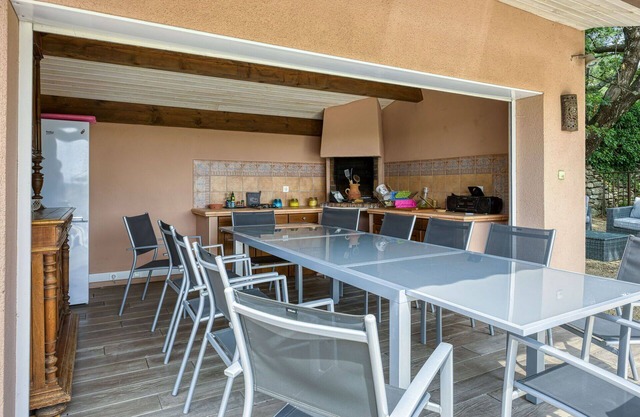 Beautiful private villa for 5 people with WIFI, A/C, private pool, TV and terrace