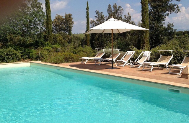 Beautiful private villa for 18 people with WIFI, private pool, A/C, TV and panoramic view