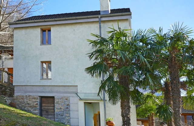 Beautiful private villa for 4 guests with WIFI, TV, patio, pets allowed and parking